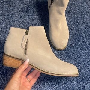 Blondo waterproof suede boots women’s 8.5